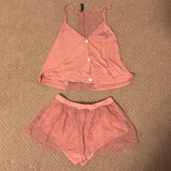 Lingerie/ pyjama set VS Top and shorts - Picture 1 of 6